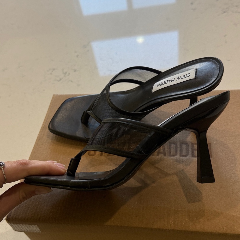 Steve Madden Black Mesh Thong Heel Sandals - Picture 11 of 14
